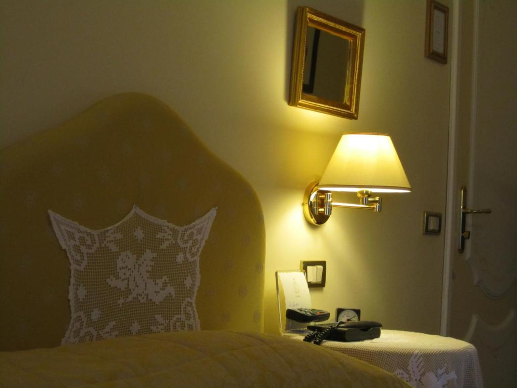 Hotel Villa Castellani Mogliano Room photo